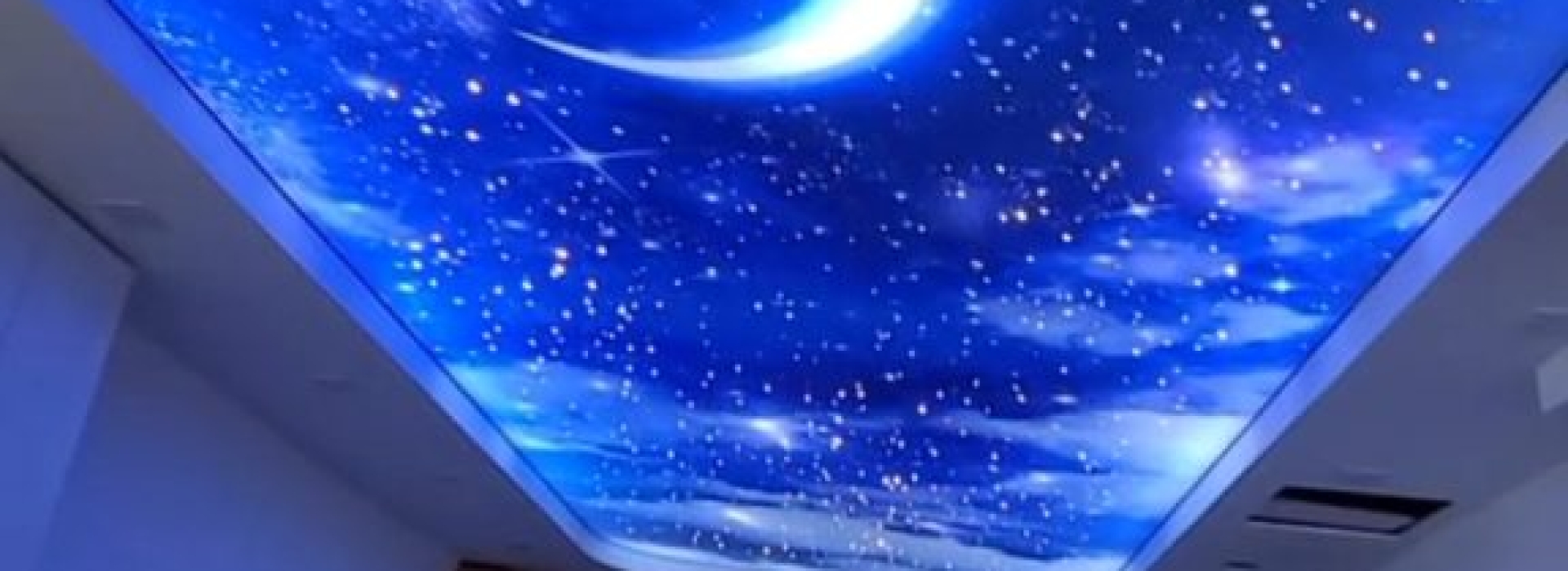 TRẦN SAO HIỆU ỨNG TẠI PHÒNG KHÁCH GIA ĐÌNH