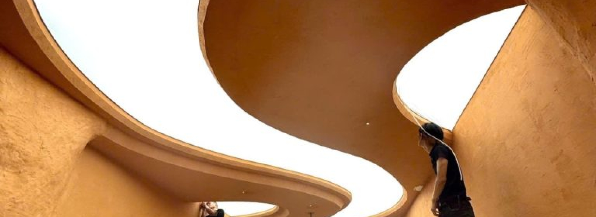 DẢI UỐN LƯỢN CHO KHÔNG GIAN NHÀ HÀNG CAO CẤP