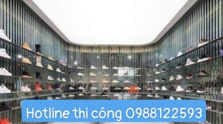 Trần Barrisol tại một cửa hàng giày cao cấp