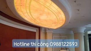 trần xuyên sáng tại quầy lễ tân