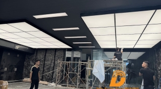 Trần xuyên sáng tại không gian hầm xe biệt thự