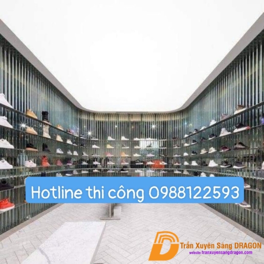 Trần Barrisol tại một cửa hàng giày cao cấp